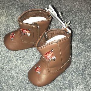 Rising star baby boots• size 2 (6-9 months)